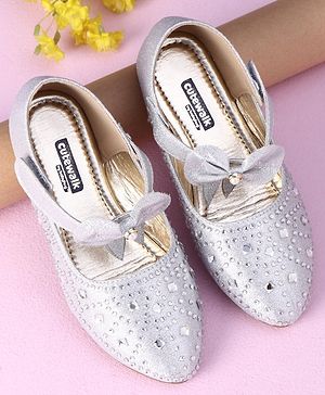 Cute Walk by Babyhug Sandals With Velcro Closure - Silver