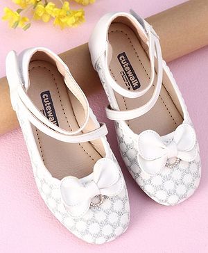 Cute Walk by Babyhug Sandals Bow Applique - White