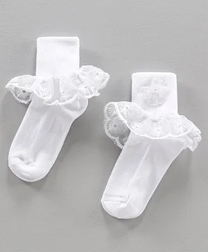 Mustang Ankle Length Pair of Socks With Detailing  & Floral Embroidery- White