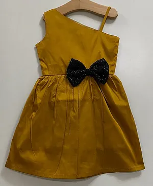 My Pink Closet Sleeveless Fit & Flare Dress With Sequin Bow Applique - Mustard
