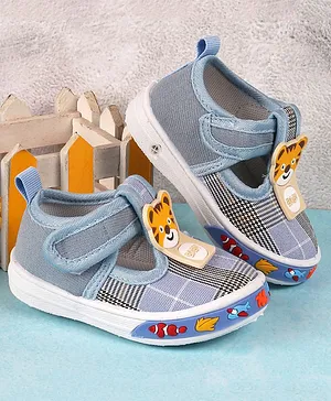 Jazzy Juniors Lion Patched Checked Velcro Shoes - Blue