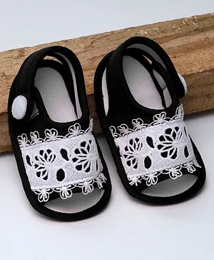 Daizy Lace Detailed Sandals With Velcro Closure - Black