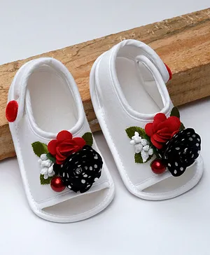 Daizy Flower Applique Detailed Sandals With Velcro Closure - White & Red