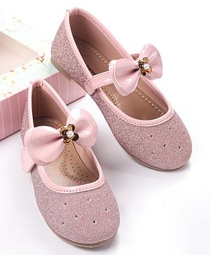 Cute Walk by Babyhug Bellies With Velcro Closure And Bow Applique - Pink