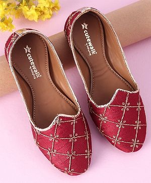 Cute Walk by Babyhug Ethnic Wear Mojaris - Maroon