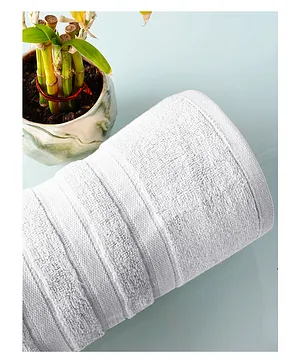 Divine Casa Solid Textured Cotton 650 GSM Bamboo Bath Towel - White