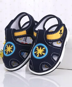 Cute Walk by Babyhug Sandals With Velcro Closure Applique - Blue