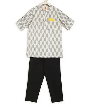 Charkhee Full Sleeves Ikat Kurta With Pajama - White Black