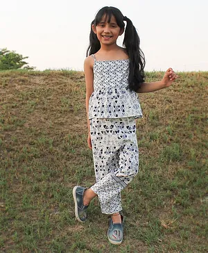 Qvink Sleeveless Abstract Triangles Printed Strappy Top & Pants Set With Matching Mask - Blue