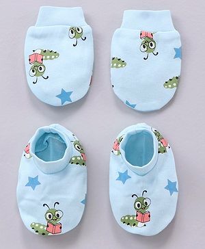 Babyhug 100% Cotton Mittens and Booties Caterpillar Print - Blue