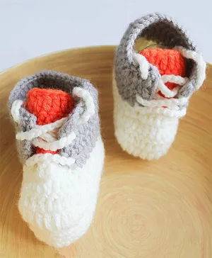 Woonie Handmade Dual Shaded Crochet Booties With Laces - Cream