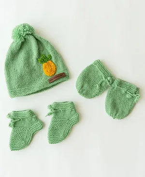 The Original Knit Pineapple Detailed Cap With Coordinating Mittens & Booties - Light Greeb