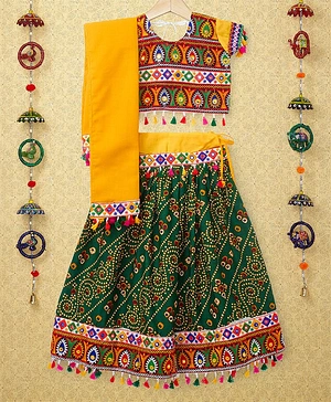 Banjara India Navratri Exclusive Short Sleeves Kutchi Embroidered Choli And Lehenga With Dupatta - Green