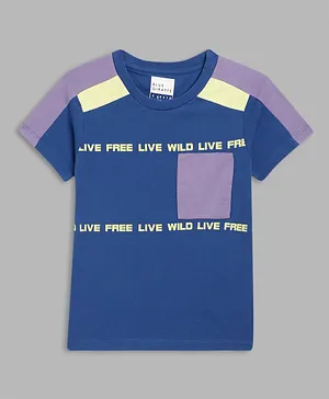 Blue Giraffe Half Sleeves Colorblocked Live Free Live Wild Print T Shirt - Blue