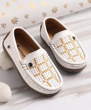 Cute Walk by Babyhug Formal & Party Wear Shoes - White
