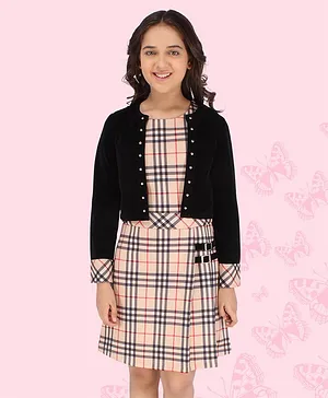 Cutecumber Sleeveless Checkered Shift Dress With Full Sleeves Shrug - Black