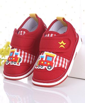 Cute Walk by Babyhug Casual Shoe With Velcro Closure Engine Patch - Red
