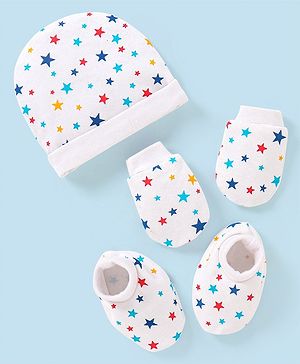 Babyhug 100% Cotton Stars Printed Cap Mittens & Booties - Cap Diameter 13 cm