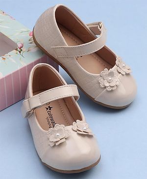 Cute Walk by Babyhug Velcro Closure Bellies With Flower Applique- Beige