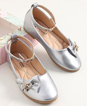 Cute Walk by Babyhug Buckled Closure Bellies With Bow Applique- Silver