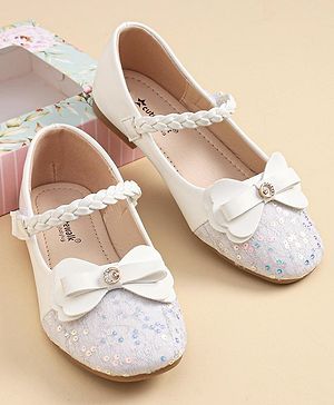 Cute Walk By Babyhug Bellies With Velcro Closure - White