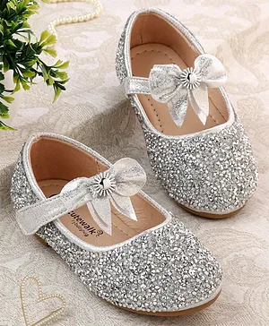 Cute Walk by Babyhug Buckled Closure Bellies With Bow Applique- Silver