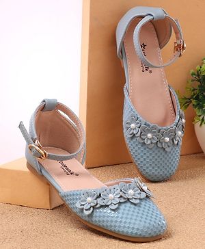 Cute Walk by Babyhug Bellies with Buckle Closure Floral Applique - Blue