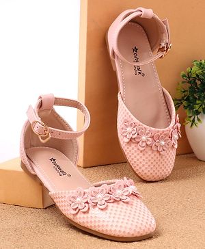 Cute Walk by Babyhug Bellies with Buckle Closure Floral Applique - Pink