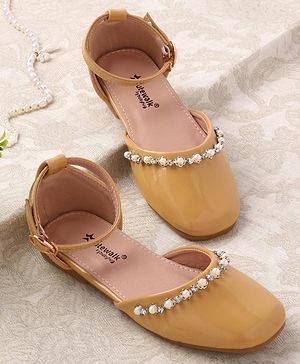 Cute Walk by Babyhug Bellies with Buckle Closure Floral Applique - Yellow