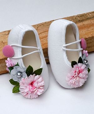 Daizy Floral Applique Detail Booties - White