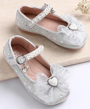 KIDLINGSS Stone Detailed Heart & Bow With Pearl Strap Embellished Bellies - Silver