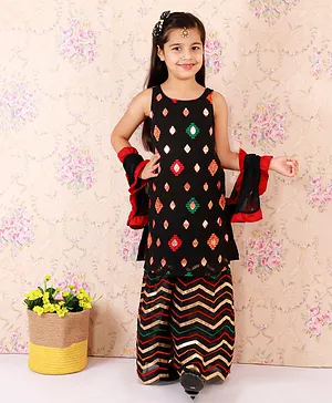 M'andy Printed Sleeveless Foil Embellished & Diamond Design Embroidered Kurta &  Palazzo Set-Black
