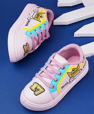 KATS Lace Detailed Crown With Designed Sneakers - Pink