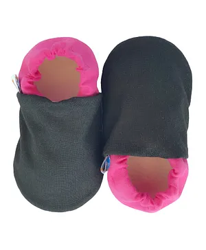 Skips Soft Sole Infant Solid Booties - Black & Pink