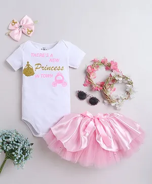 TINY MINY MEE Half Sleeves There's A New Princess Glitter Printed  Onesie With Skirt & Headband - Pink
