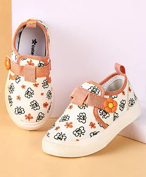 Cute Walk by Babyhug Velcro Closure Casual Shoes with Bees Print and Floral Applique - Orange