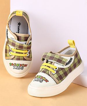Cute Walk by Babyhug Checks Casual Shoes with Velcro Closure - Yellow