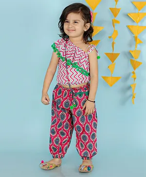 KID1 Sleeveless Chevron Designed & Pom Pom Lace Embellished Flounce Detailed Top With Seamless Ethnic Motif Printed Harem Pant & Coordinating Bag - White & Pink