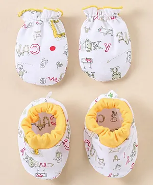 Child World Cotton Teddy Bear Print Interlock Mittens and Booties - Yellow