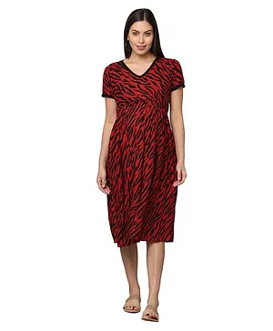 Morph Maternity Half Sleeves Abstract Fire Wave Printed Box Pleated Maternity Feeding Dress With Hidden Zip - Red