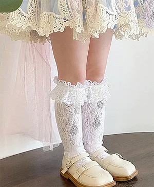 Flaunt Chic Intricate Mesh Designed & Pearl Detailed Bow Embellished Socks - White