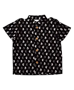 Snowflakes Half Sleeves Seamless Mangoes Printed Shirt - Black