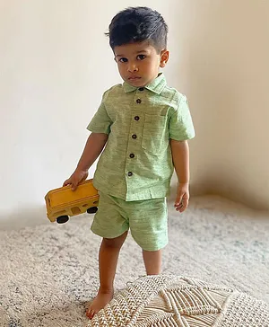 Charkhee Half Sleeves Distinct Lines Designed Coordinating Shirt & Shorts Set - Green