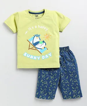 TOONYPORT Half Sleeves Penguin Sunny Day Theme Printed  Tee & Capri Shorts Set - Green