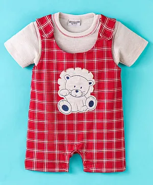 Wonderchild Half Sleeves Solid Tee With Checkered & Baby Bear Patched Dungaree - Red