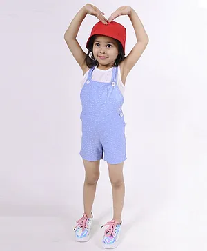 Little Carrot Sleeveless Solid Tee With All Over Dobby Motif Detailed Dungaree Set - White & Blue