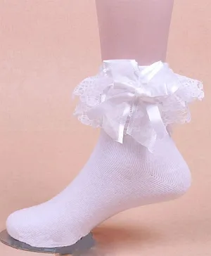 Flaunt Chic Bow & Floral Lace Ankle Socks - White