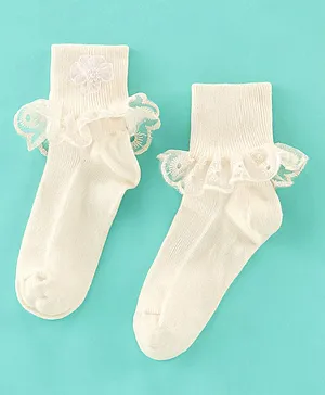 Mustang Ankle Length Pair of Socks With Frill Detailing & Floral Embroidery- Cream