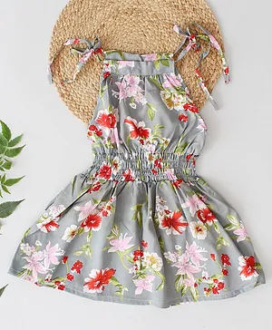 Qvink Sleeveless Floral Printed Smocking Detailed Dress - Grey
