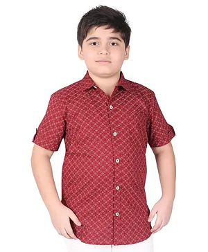 SNL Cotton Half Sleeves Abstract Printed Contrast Tab Rolled Up Sleeves Shirt - Maroon